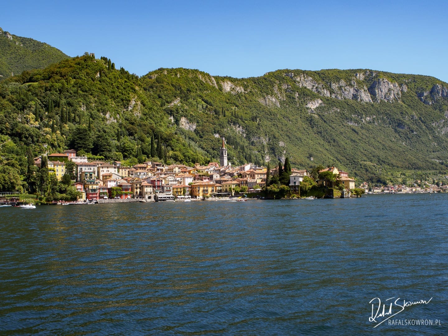 Panorama na jezioro Como, góry i część miejscowości Lecco