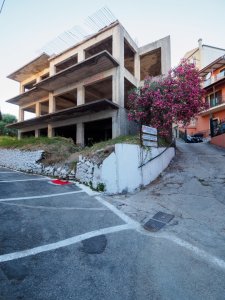 częsty widok w Grecji - porzucony hotel
